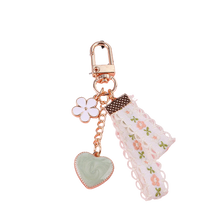 Load image into Gallery viewer, Daisy Flower Keychain

